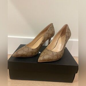 Coach Wiley Tan Signature Pump